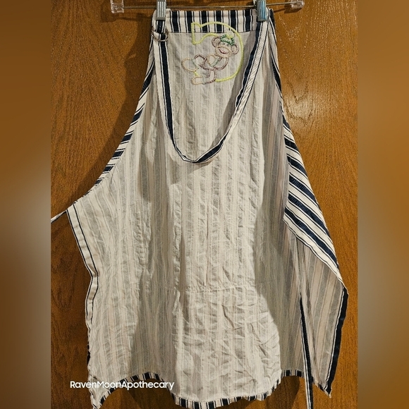 Apron With Letter C and a Monkey - Picture 4 of 10
